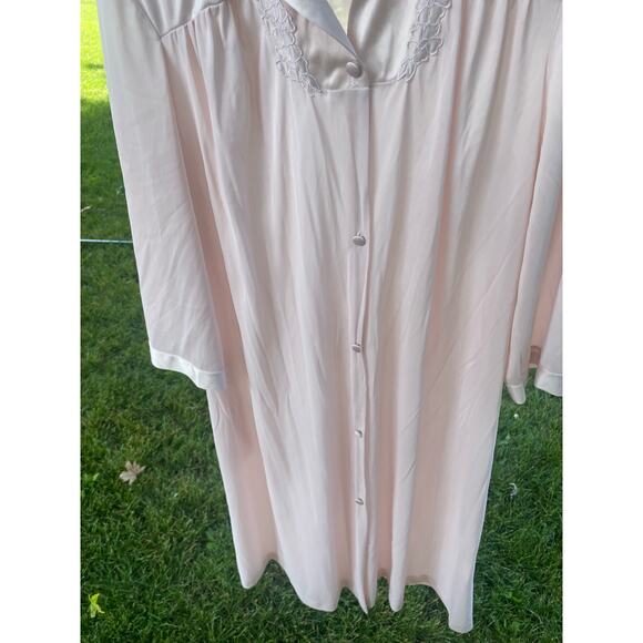 Vintage Vanity Fair Robe or Nightgown size 40 - Picture 8 of 16